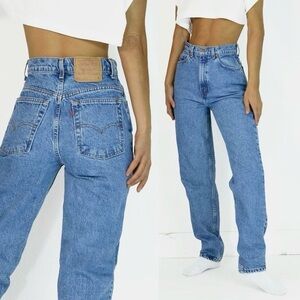 Vintage Levi’s 505 high-waisted medium-wash jeans. 💙